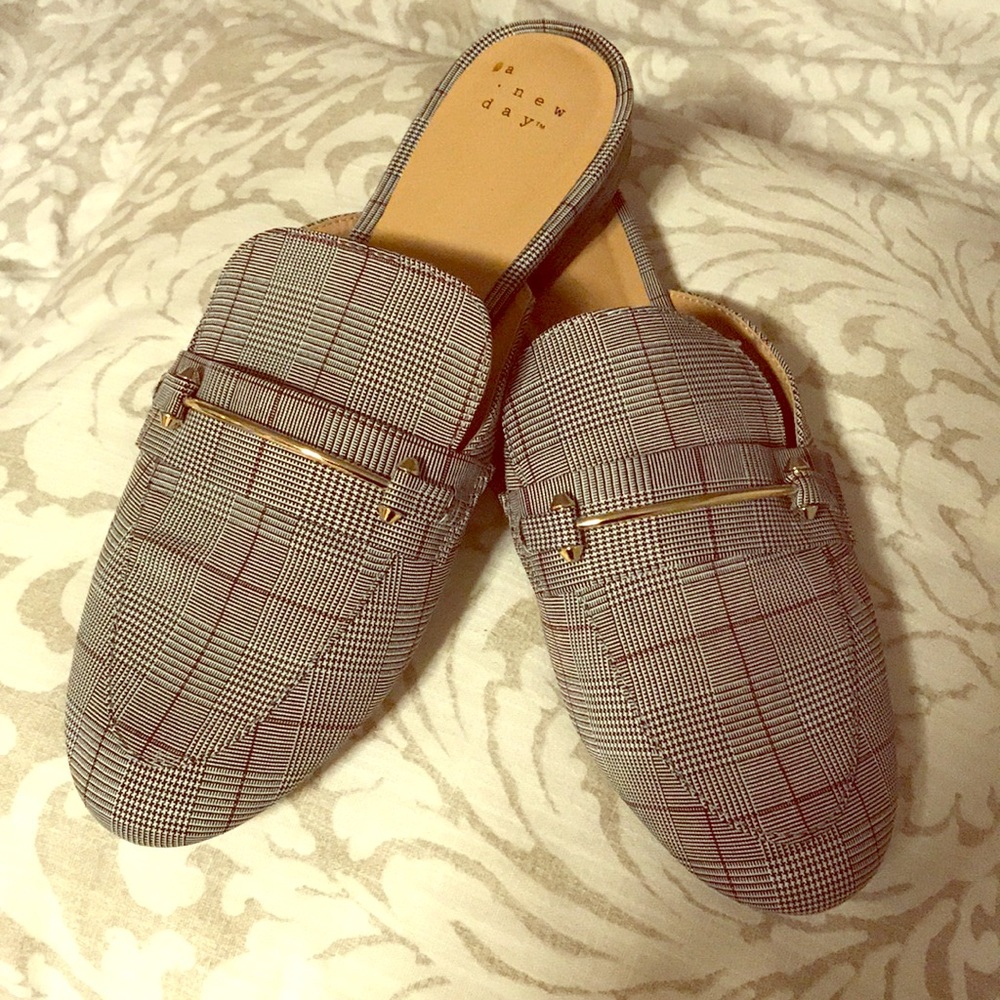 BRAND NEW Plaid Flats